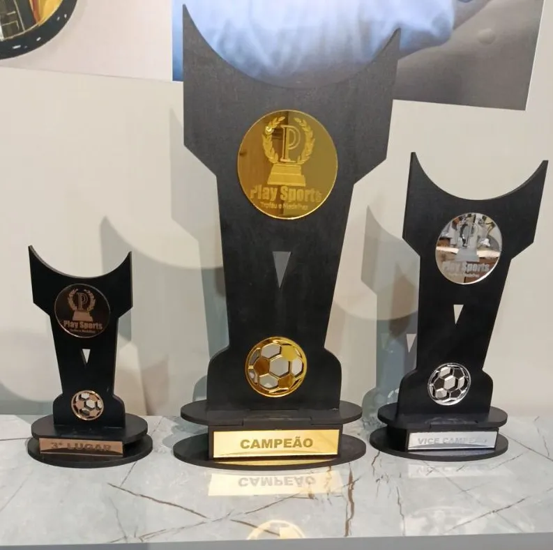 Kit com 3 troféus Champions personalizados — 40, 30 e 20 cm