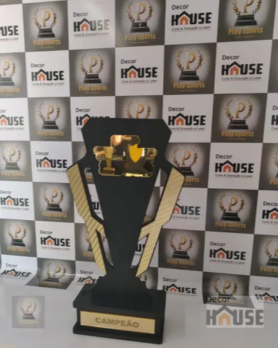 Troféu personalizado em MDF, acrílico e adesivo — 31 cm