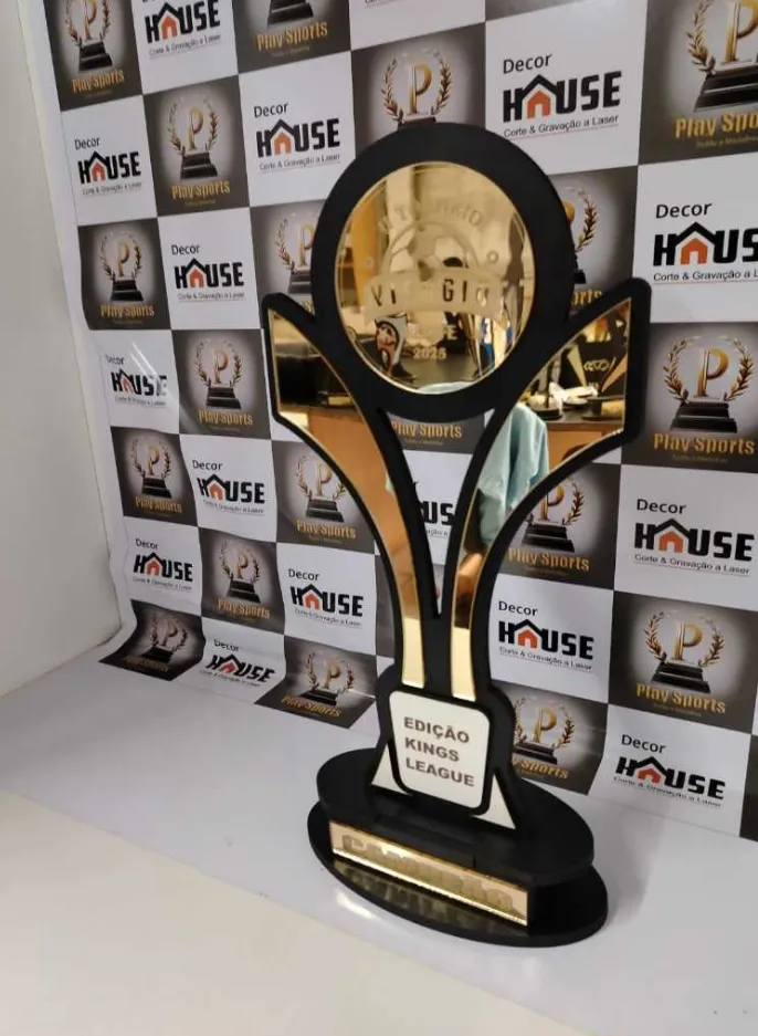Troféu personalizado para campeonato — MDF e acrílico