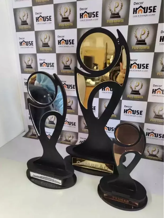 Kit com 36 troféus personalizados — 12 conjuntos de pódio